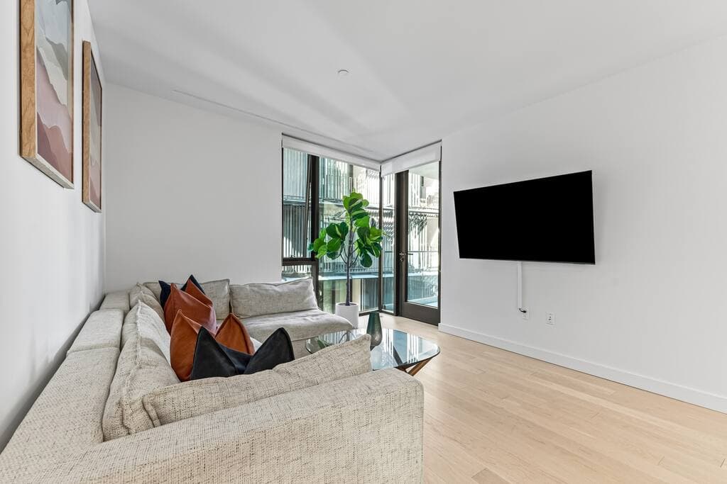 Pearl Coast | Modern 2BR w/ Rooftop Pool & Views