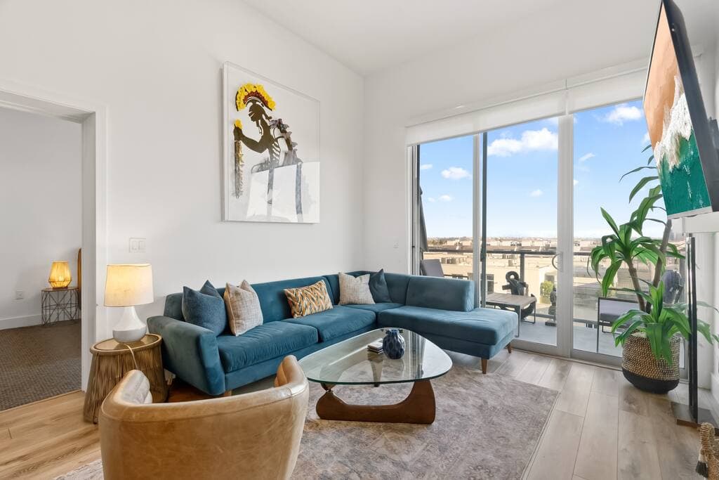 Penthouse Private Room With Ensuite Bathroom, Pool